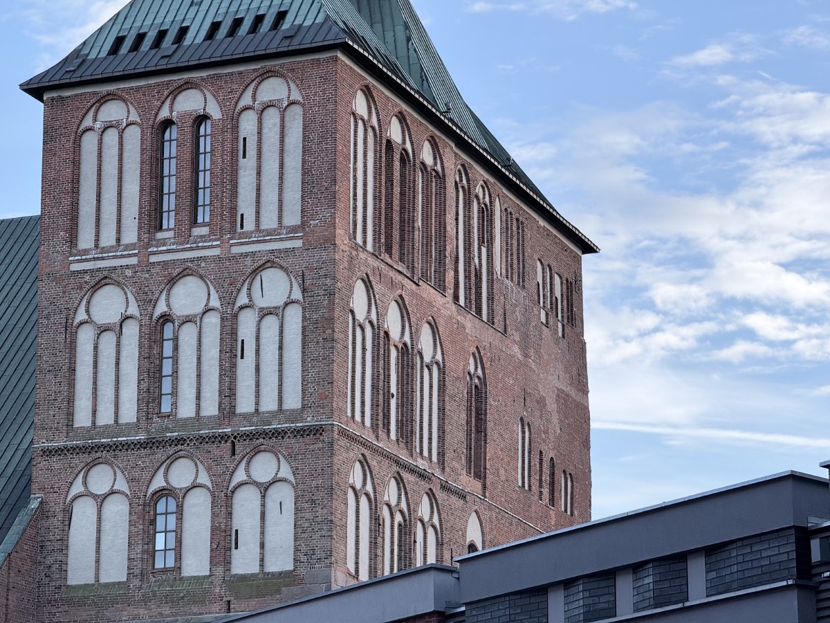Der Kolberger Dom mit seiner Fassade.